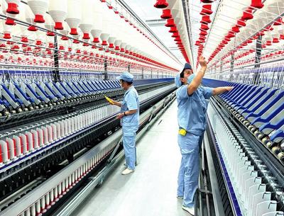 奮進(jìn)的春天丨陜西帛宇紡織生產(chǎn)經(jīng)營(yíng)跑出&ldquo;加速度&rdquo;:滿負(fù)荷生產(chǎn) 訂單排到5月