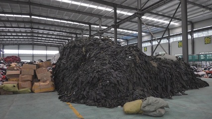 高密:新技術(shù)助力廢舊衣物再生循環(huán)利用 舊衣也可換新衣